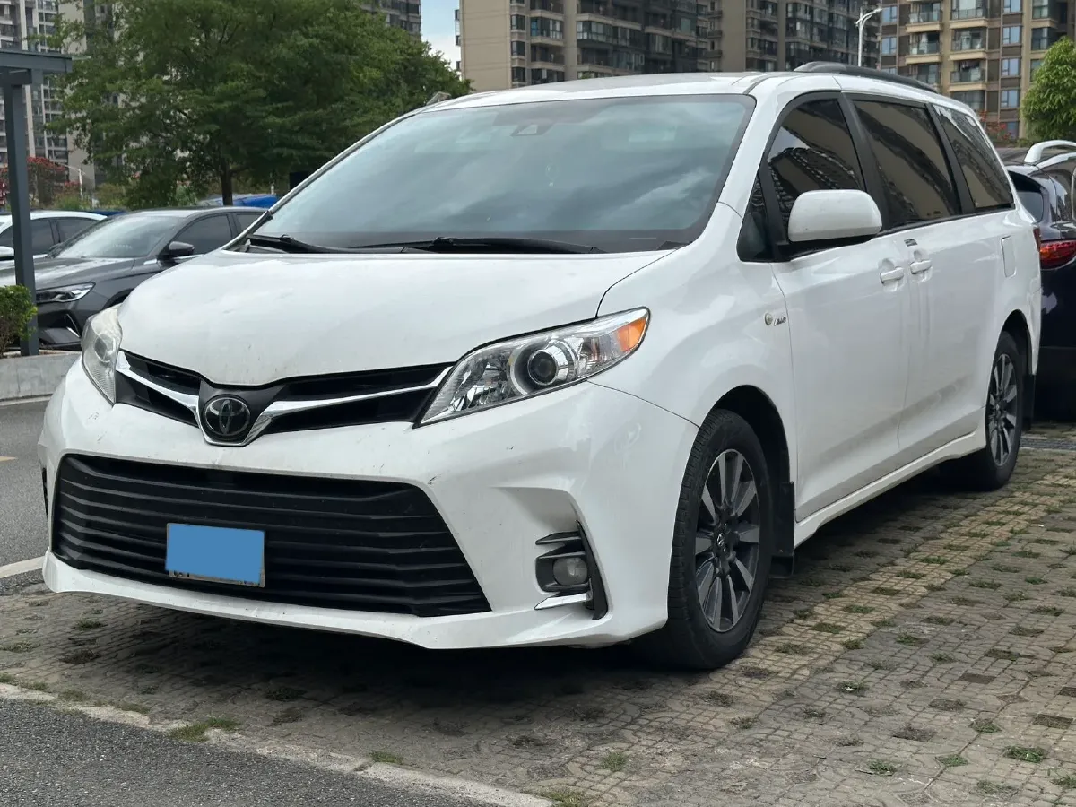 2018 DS 7 1.6T 220HP L4 8AT,autocango,china used car exporter,china ev exporter,chinese used car exporter,chinese used ev exporter