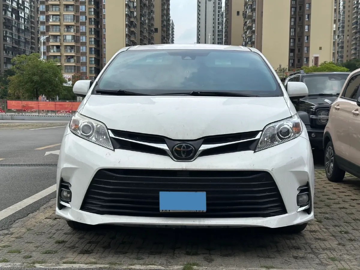 2018 DS 7 1.6T 220HP L4 8AT,autocango,china used car exporter,china ev exporter,chinese used car exporter,chinese used ev exporter