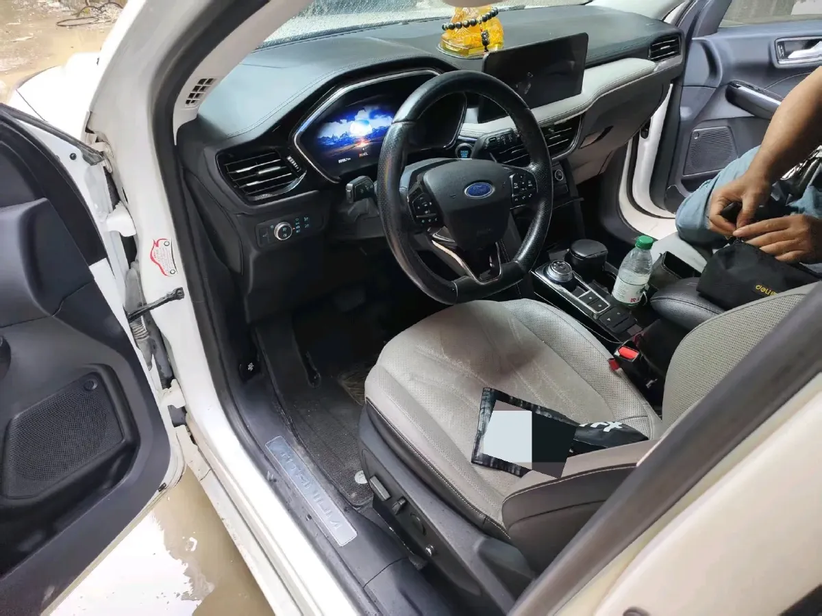 2020 Ford Escape 2.0T 248HP L4 8AT,autocango,china used car exporter,china ev exporter,chinese used car exporter,chinese used ev exporter