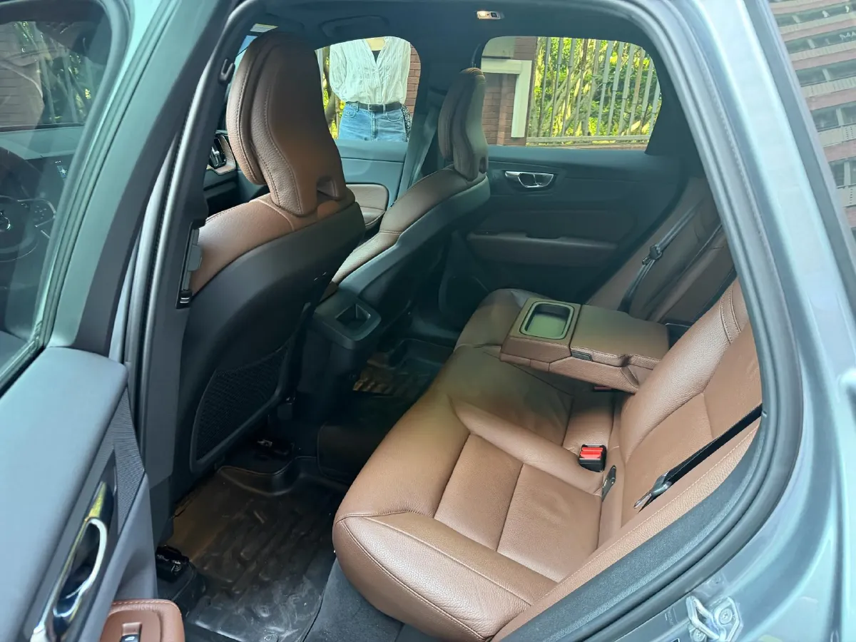 2021 Volvo XC60 2.0T 250HP L4 8AT,autocango,china used car exporter,china ev exporter,chinese used car exporter,chinese used ev exporter