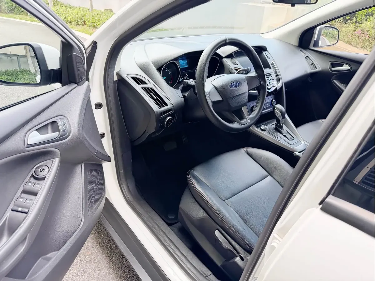 2018 Ford Focus 1.6L 125HP L4 6DCT,autocango,china used car exporter,china ev exporter,chinese used car exporter,chinese used ev exporter