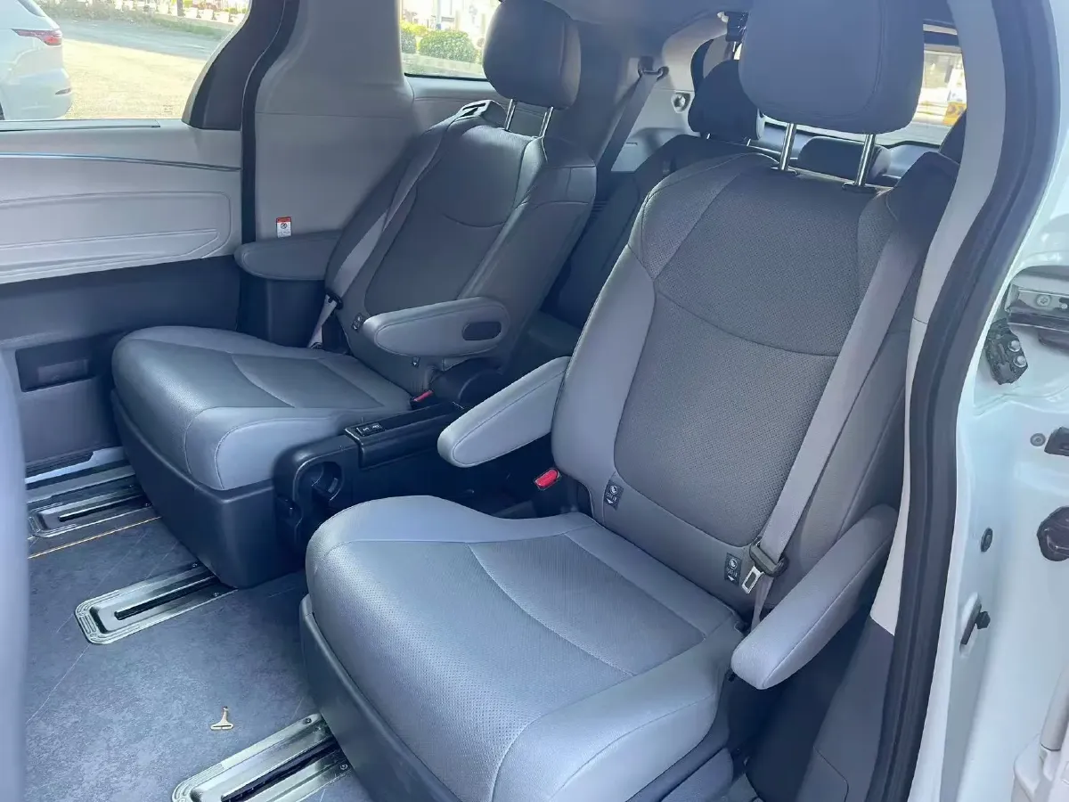 2023 Toyota Granvia 2.5L 189HP L4 E-CVT Hybrid,autocango,china used car exporter,china ev exporter,chinese used car exporter,chinese used ev exporter