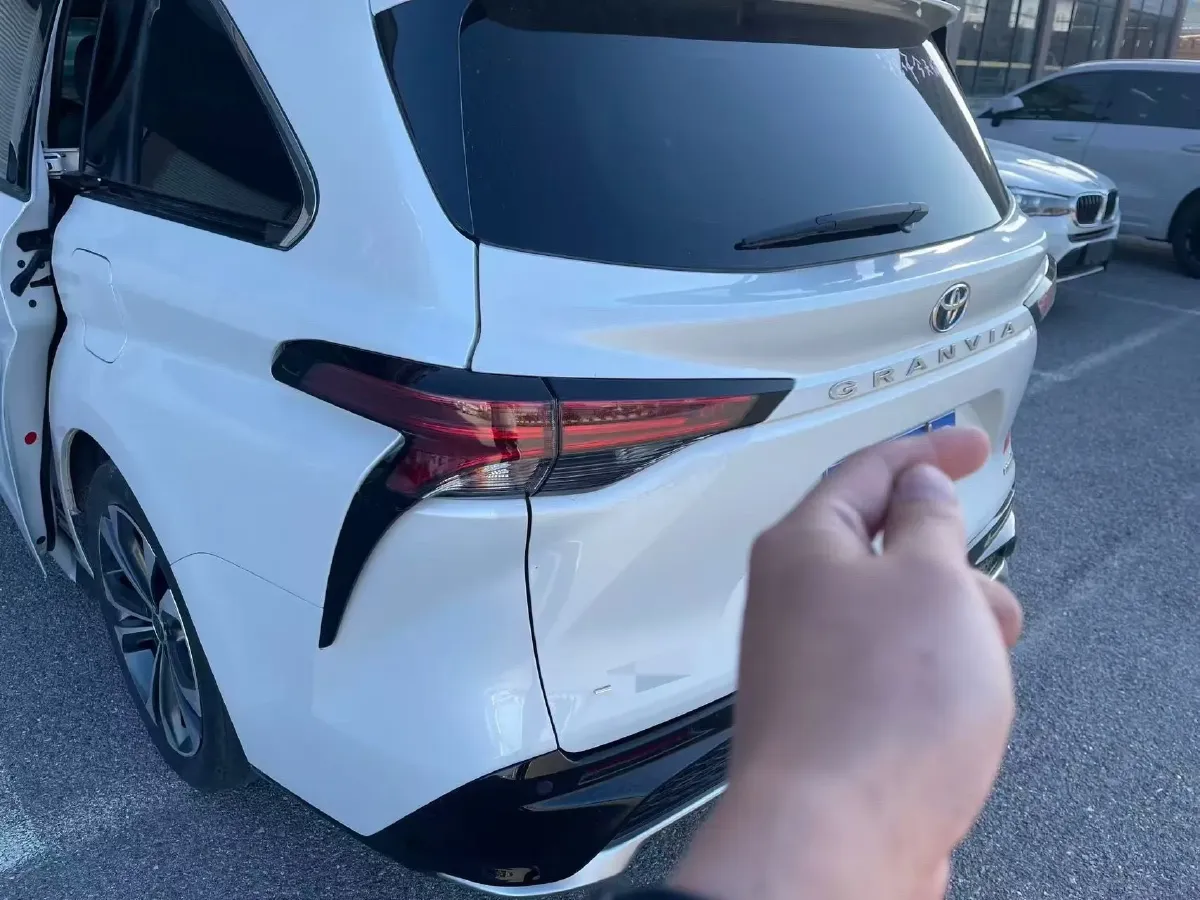 2023 Toyota Granvia 2.5L 189HP L4 E-CVT Hybrid,autocango,china used car exporter,china ev exporter,chinese used car exporter,chinese used ev exporter