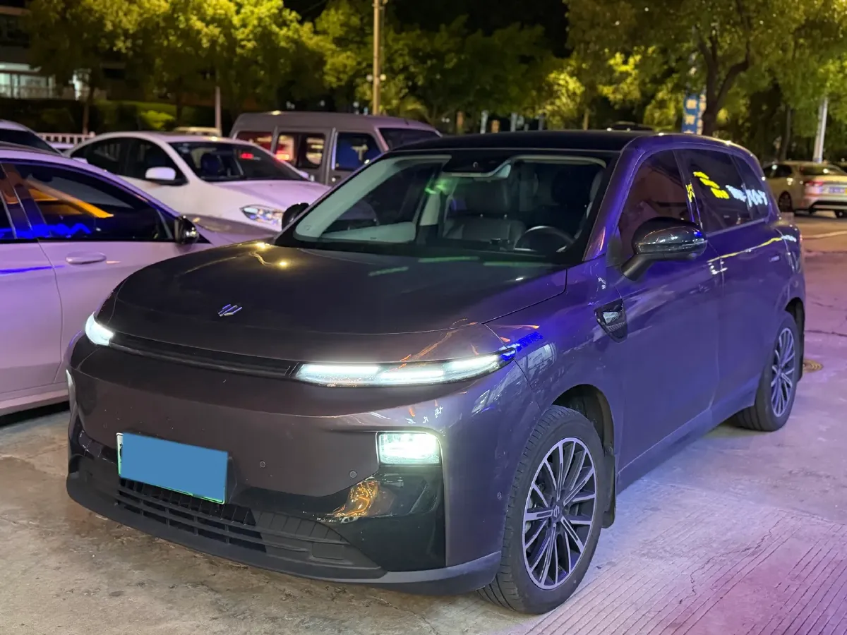 2025 Leapmotor B10 BEV 56.2KWH,autocango,china used car exporter,china ev exporter,chinese used car exporter,chinese used ev exporter