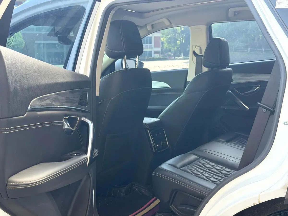 2023 ChangAn Oshan X7 Plus 1.5T 188HP L4 7DCT,autocango,china used car exporter,china ev exporter,chinese used car exporter,chinese used ev exporter