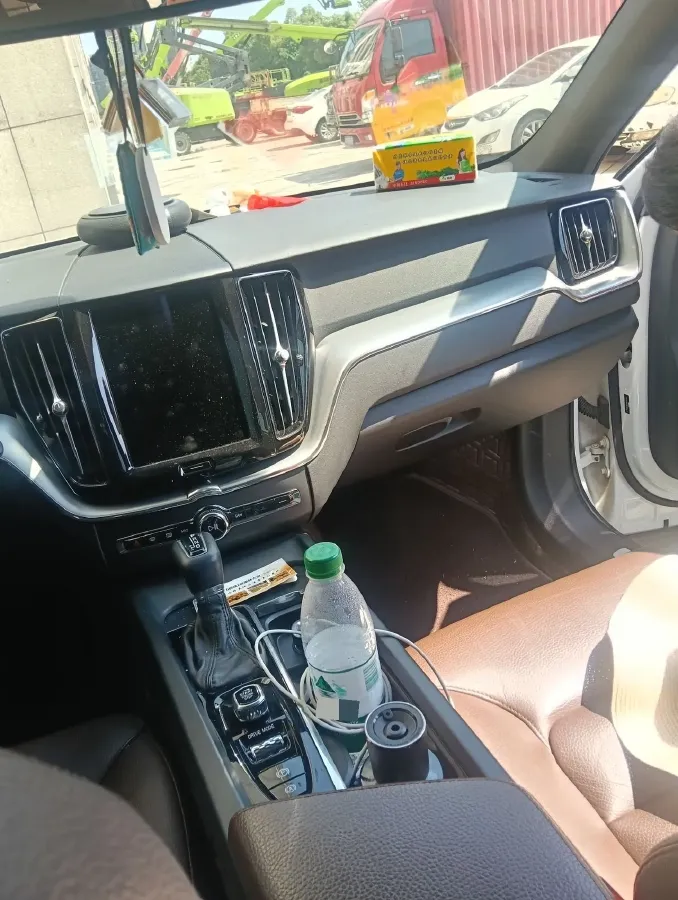 2020 Volvo XC60 2.0T 254HP L4 8AT,autocango,china used car exporter,china ev exporter,chinese used car exporter,chinese used ev exporter