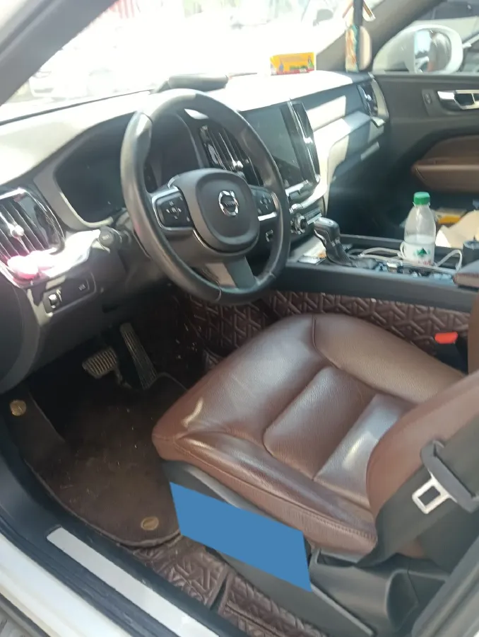 2020 Volvo XC60 2.0T 254HP L4 8AT,autocango,china used car exporter,china ev exporter,chinese used car exporter,chinese used ev exporter