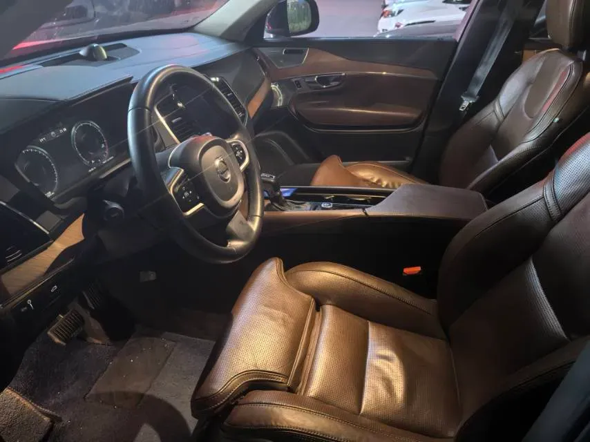 2019 Volvo XC90 2.0T 320HP L4 8AT,autocango,china used car exporter,china ev exporter,chinese used car exporter,chinese used ev exporter