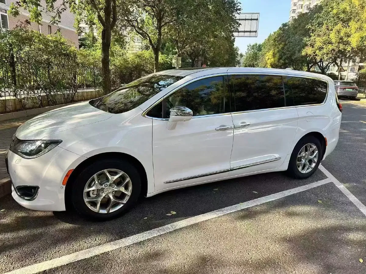 2017 Chrysler Pacifica 3.6L 279HP V6 9AT,autocango,china used car exporter,china ev exporter,chinese used car exporter,chinese used ev exporter