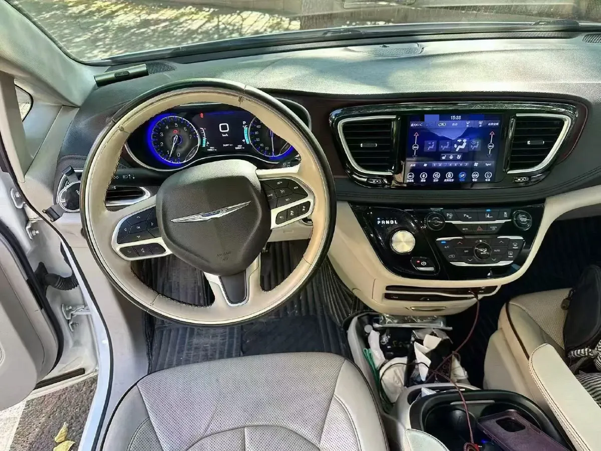 2017 Chrysler Pacifica 3.6L 279HP V6 9AT,autocango,china used car exporter,china ev exporter,chinese used car exporter,chinese used ev exporter