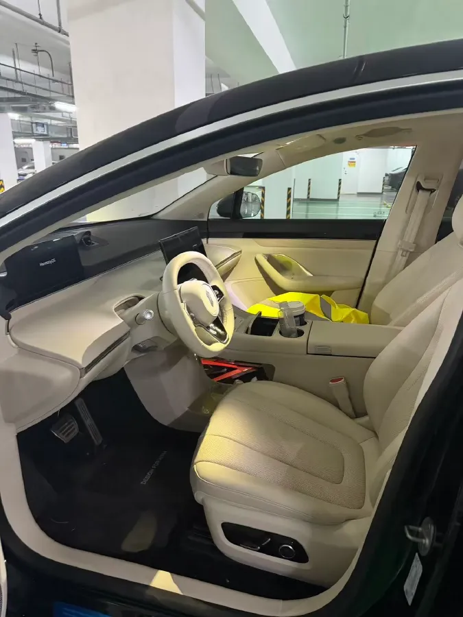 2025 Luxeed R7 REEV 156HP REEV 37KWH,autocango,china used car exporter,china ev exporter,chinese used car exporter,chinese used ev exporter