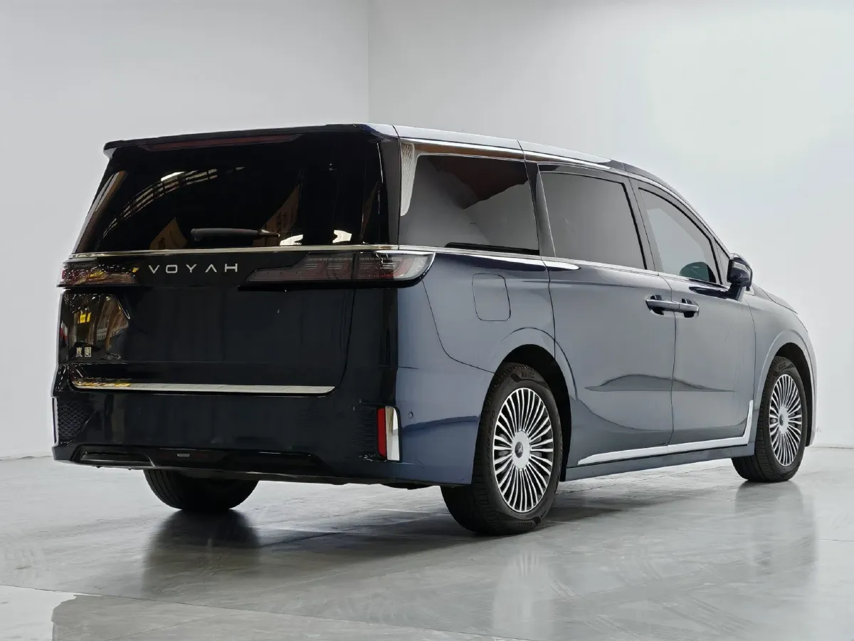 2025 Voyah Dream 1.5T 150HP L4 PHEV 41.7KWH,autocango,china used car exporter,china ev exporter,chinese used car exporter,chinese used ev exporter