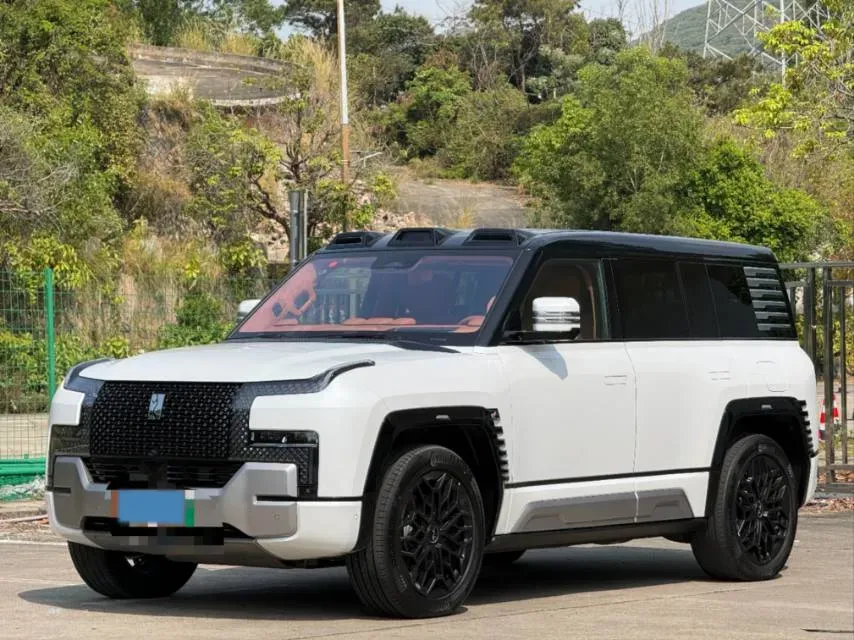 2023 YangWang U8 2.0T 272HP L4 REEV 49.05KWH,autocango,china used car exporter,china ev exporter,chinese used car exporter,chinese used ev exporter