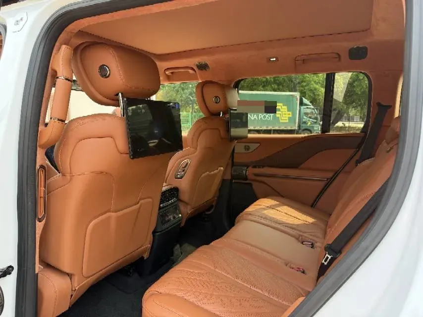 2023 YangWang U8 2.0T 272HP L4 REEV 49.05KWH,autocango,china used car exporter,china ev exporter,chinese used car exporter,chinese used ev exporter