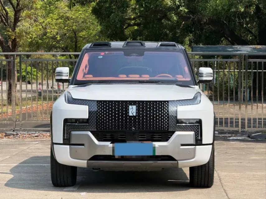 2023 YangWang U8 2.0T 272HP L4 REEV 49.05KWH,autocango,china used car exporter,china ev exporter,chinese used car exporter,chinese used ev exporter