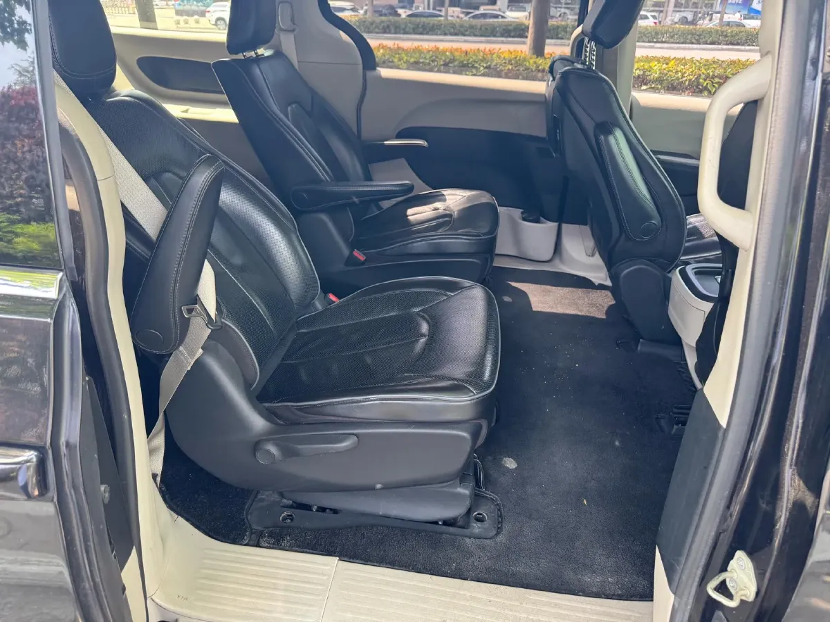 2018 Chrysler Pacifica 3.6L 245HP V6 E-CVT PHEV 16KWH,autocango,china used car exporter,china ev exporter,chinese used car exporter,chinese used ev exporter