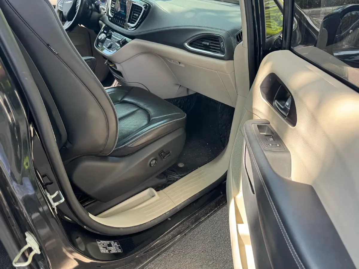 2018 Chrysler Pacifica 3.6L 245HP V6 E-CVT PHEV 16KWH,autocango,china used car exporter,china ev exporter,chinese used car exporter,chinese used ev exporter