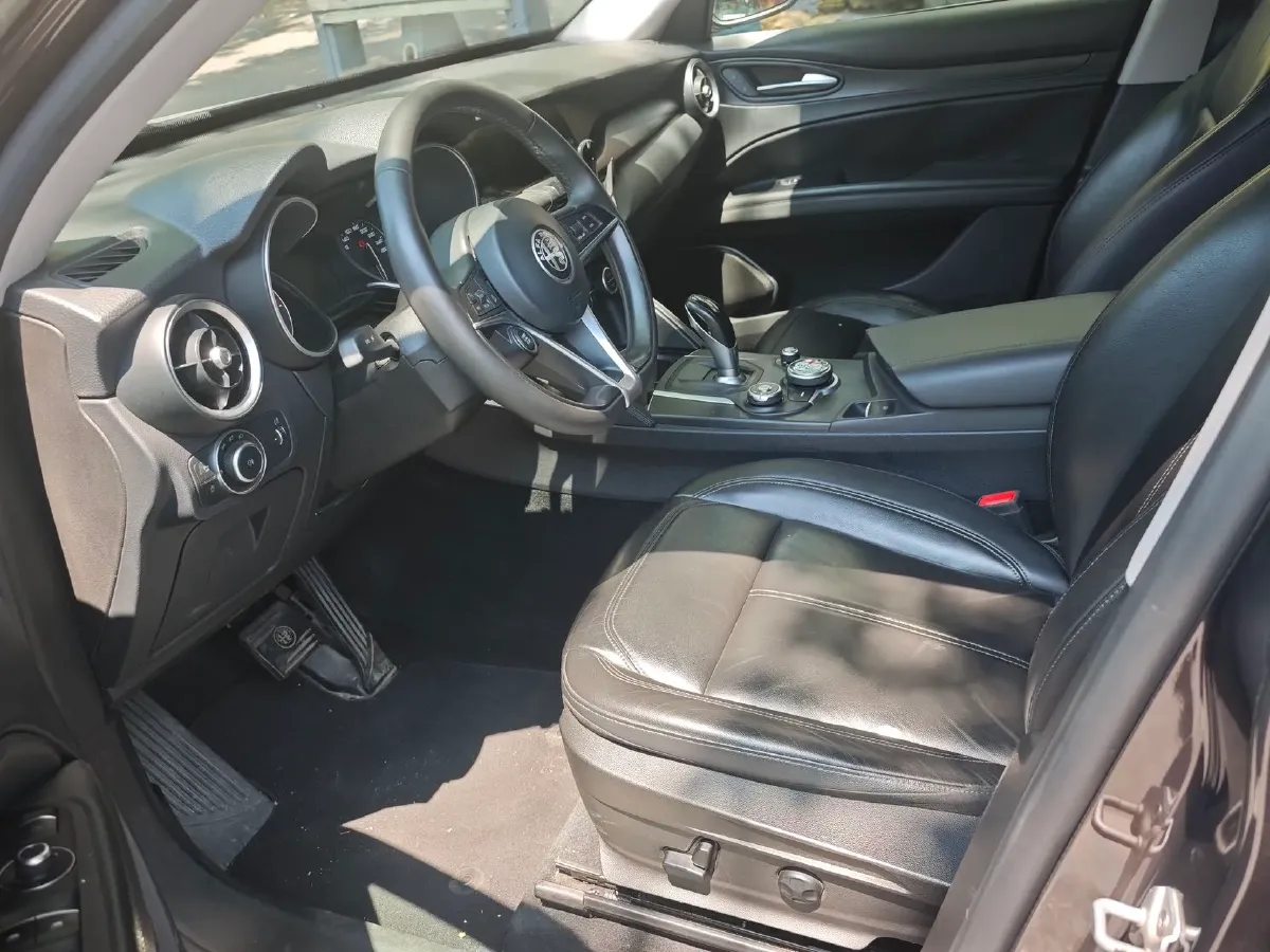 2017 Jaguar XE 2.0T 240HP L4 8AT,autocango,china used car exporter,china ev exporter,chinese used car exporter,chinese used ev exporter