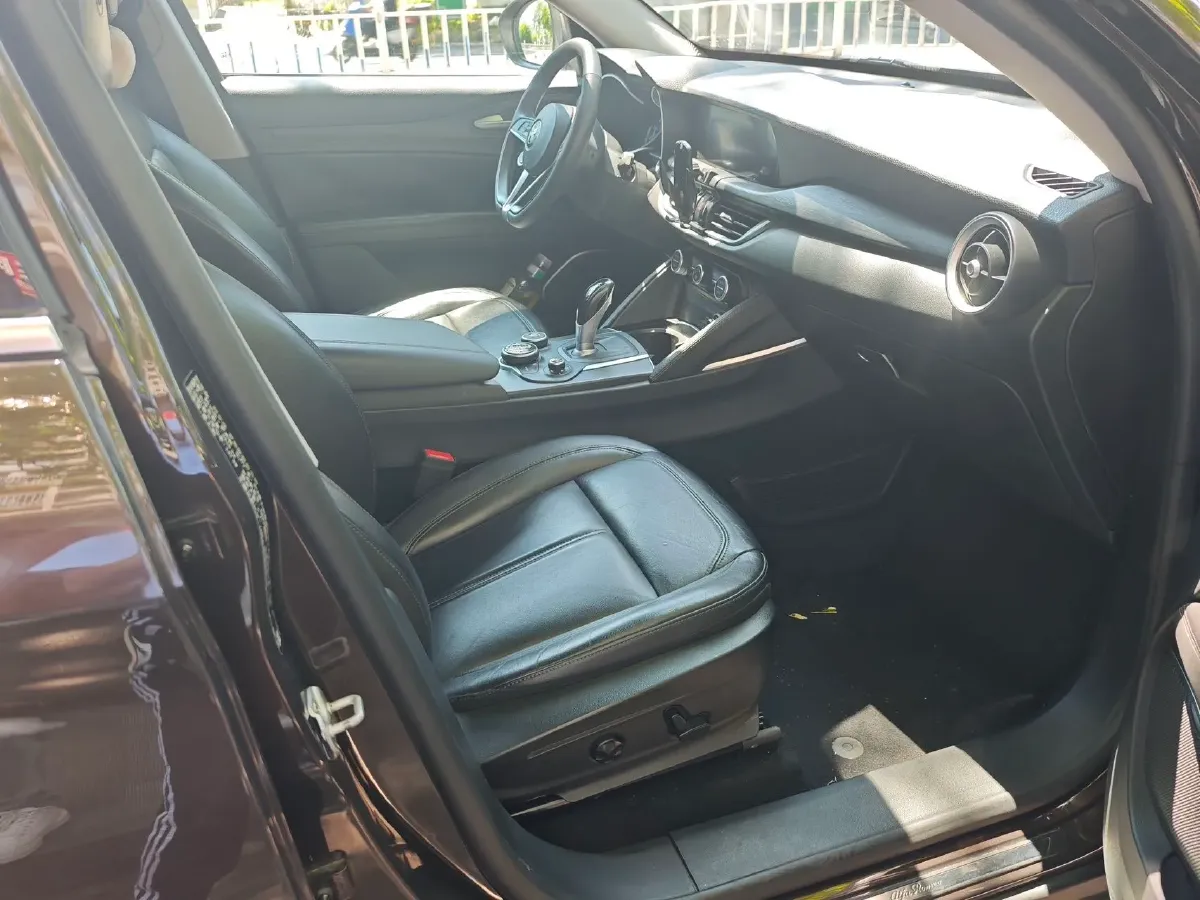 2017 Jaguar XE 2.0T 240HP L4 8AT,autocango,china used car exporter,china ev exporter,chinese used car exporter,chinese used ev exporter