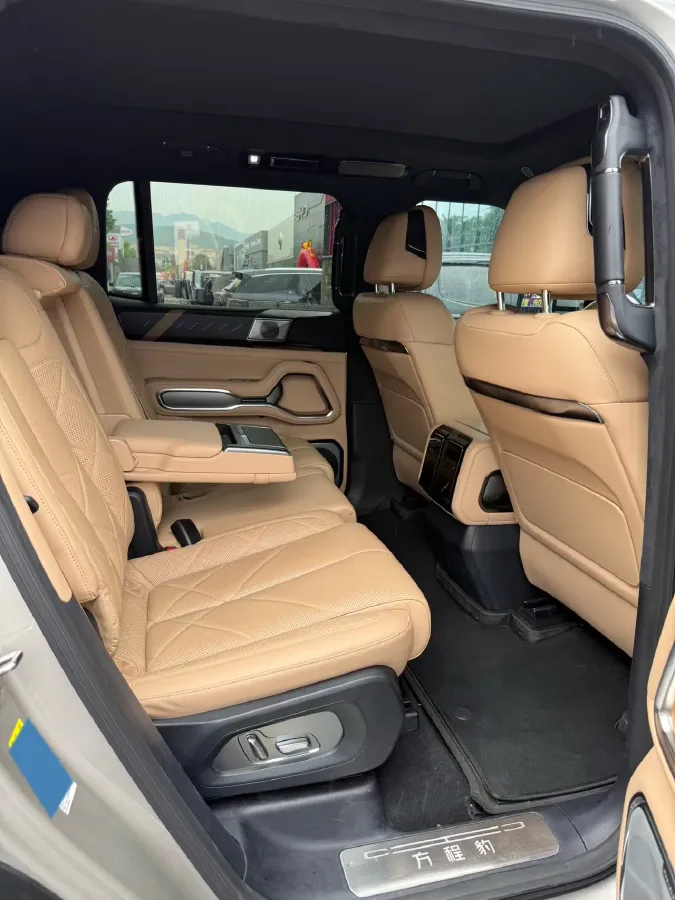 2025 FangChengBao Bao 8 2.0T 245HP L4 E-CVT PHEV 36.8KWH,autocango,china used car exporter,china ev exporter,chinese used car exporter,chinese used ev exporter
