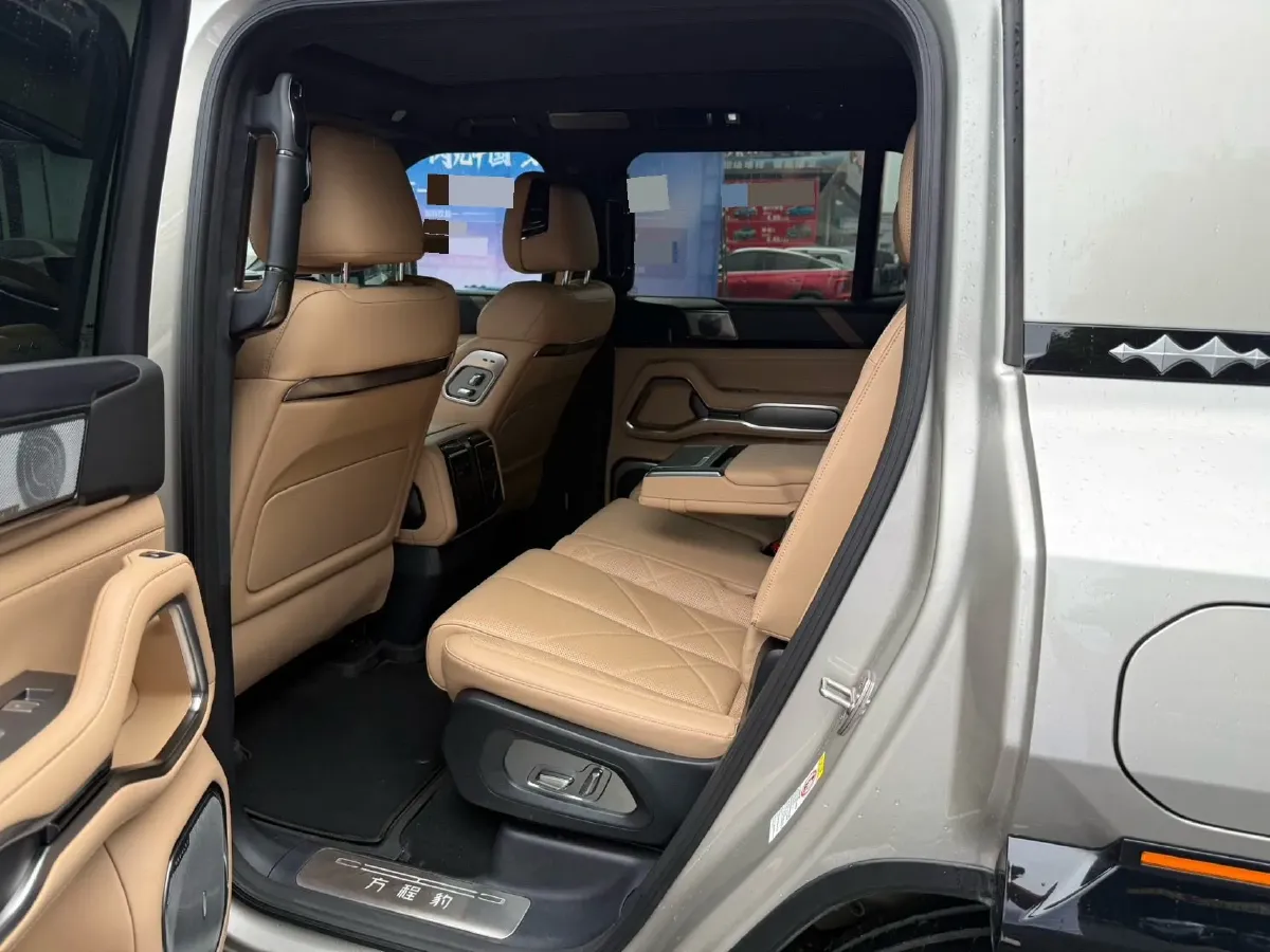 2025 FangChengBao Bao 8 2.0T 245HP L4 E-CVT PHEV 36.8KWH,autocango,china used car exporter,china ev exporter,chinese used car exporter,chinese used ev exporter