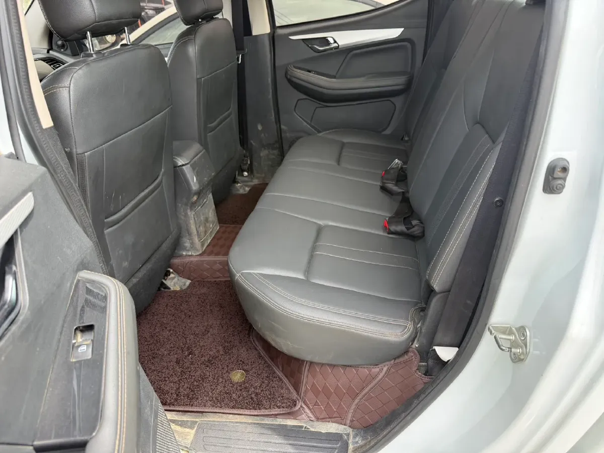 2023 Isuzu RE-MAX Jim 2.5T 143HP L4 6MT,autocango,china used car exporter,china ev exporter,chinese used car exporter,chinese used ev exporter