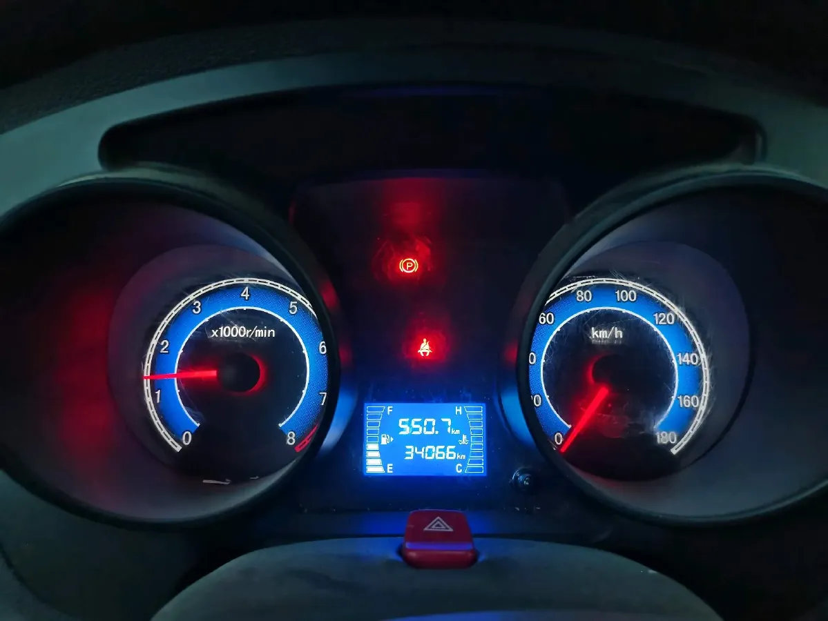 2023 DongFeng DFSK D71 1.6L 122HP L4 5MT,autocango,china used car exporter,china ev exporter,chinese used car exporter,chinese used ev exporter