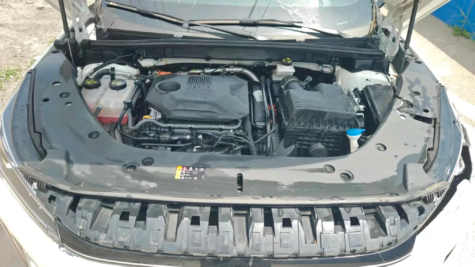 2024 Roewe D5X DMH 1.5T 150HP L4 2DHT PHEV 21.4KWH,autocango,china used car exporter,china ev exporter,chinese used car exporter,chinese used ev exporter