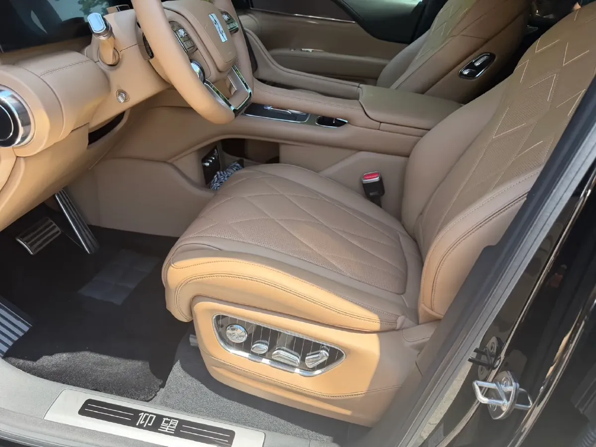 2025 YangWang U8 L REEV 272HP REEV,autocango,china used car exporter,china ev exporter,chinese used car exporter,chinese used ev exporter