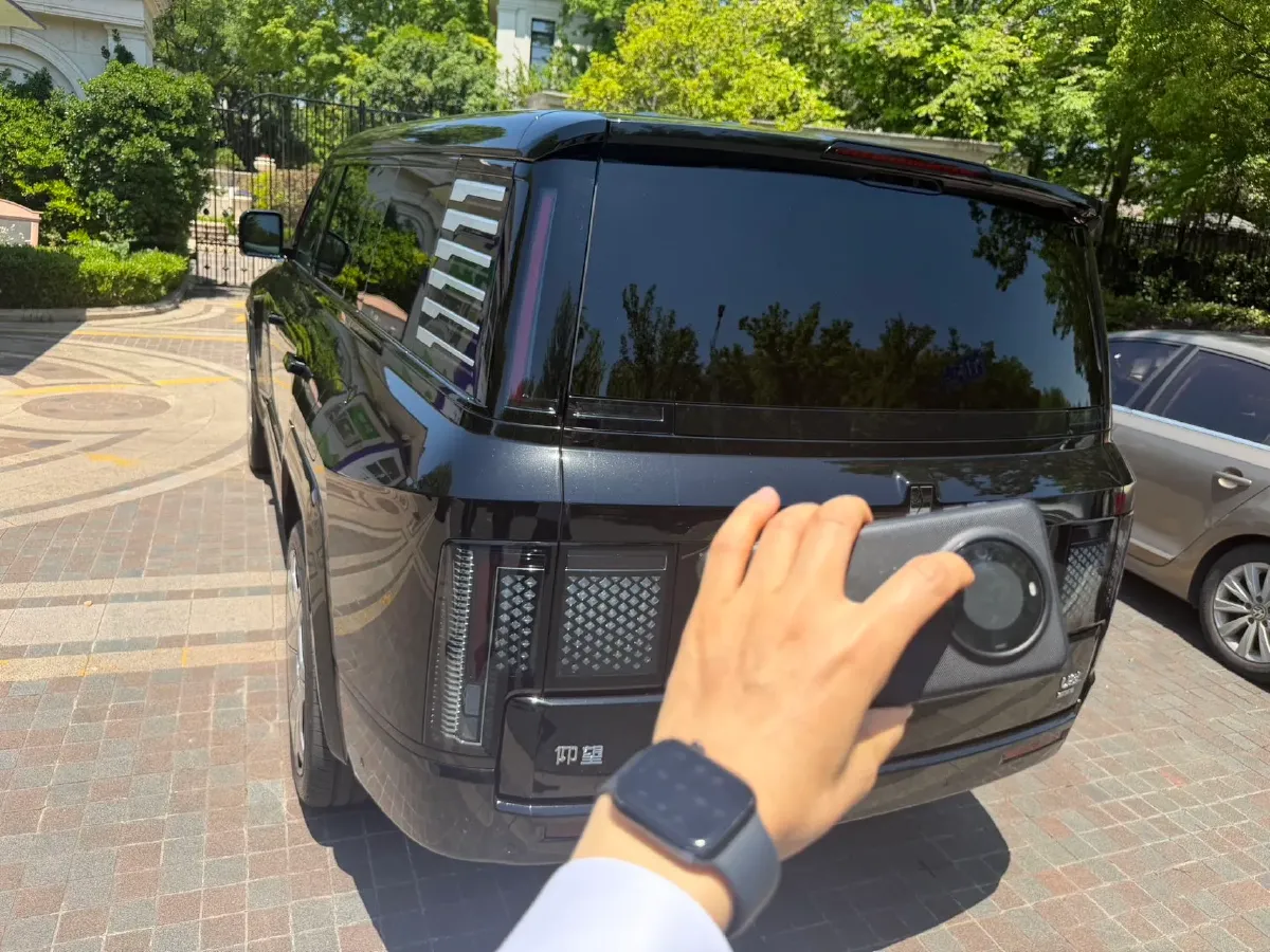 2025 YangWang U8 L REEV 272HP REEV,autocango,china used car exporter,china ev exporter,chinese used car exporter,chinese used ev exporter