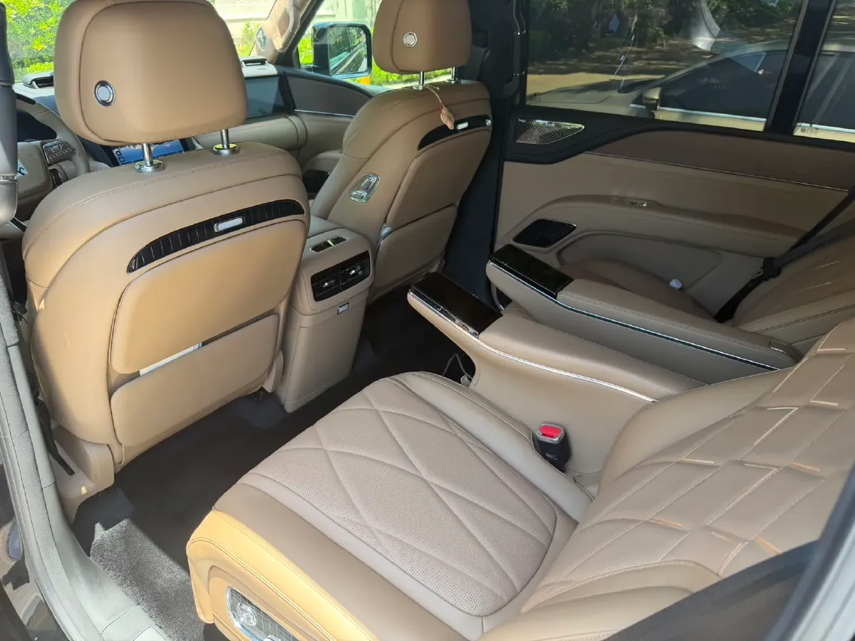 2025 YangWang U8 L REEV 272HP REEV,autocango,china used car exporter,china ev exporter,chinese used car exporter,chinese used ev exporter