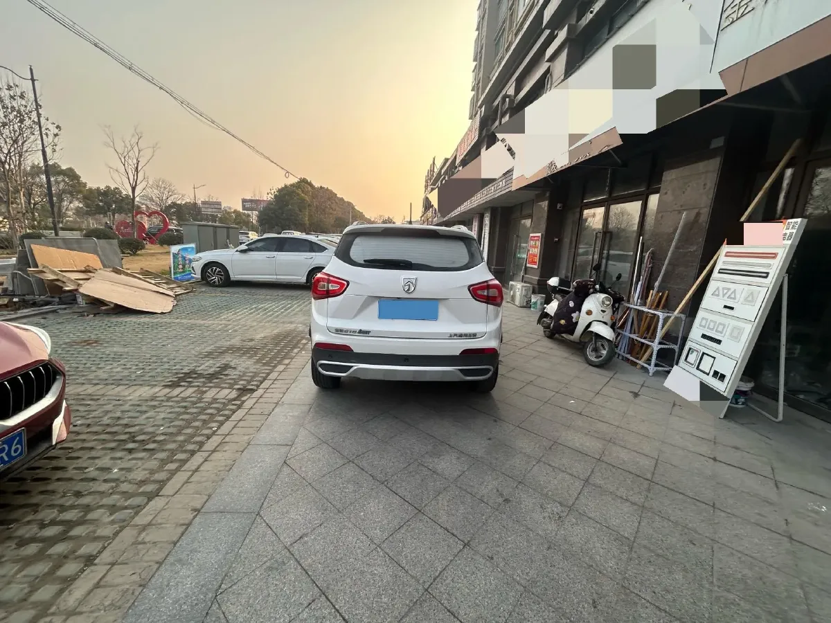 2017 BaoJun 310W 1.5L 105HP L4 6MT,autocango,china used car exporter,china ev exporter,chinese used car exporter,chinese used ev exporter