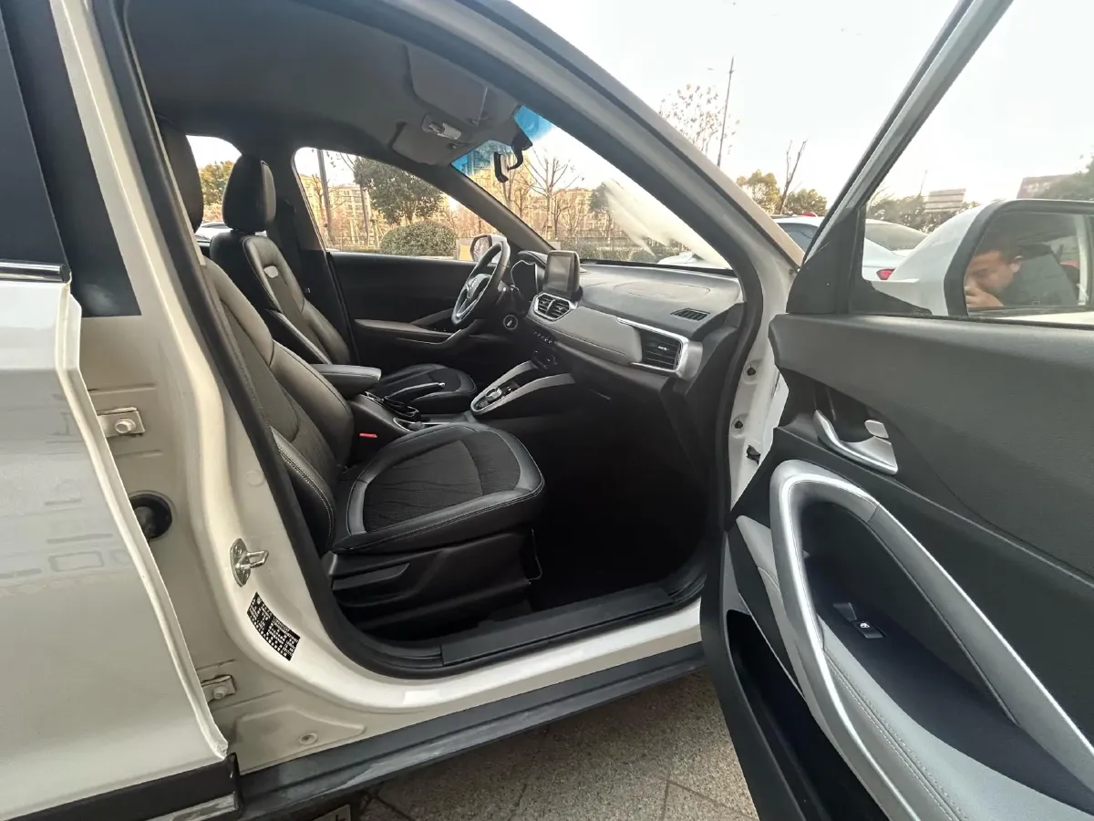 2017 BaoJun 310W 1.5L 105HP L4 6MT,autocango,china used car exporter,china ev exporter,chinese used car exporter,chinese used ev exporter