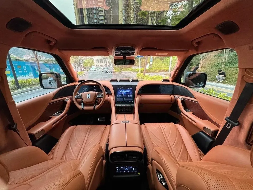 2023 YangWang U8 2.0T 272HP L4 REEV 49.05KWH,autocango,china used car exporter,china ev exporter,chinese used car exporter,chinese used ev exporter