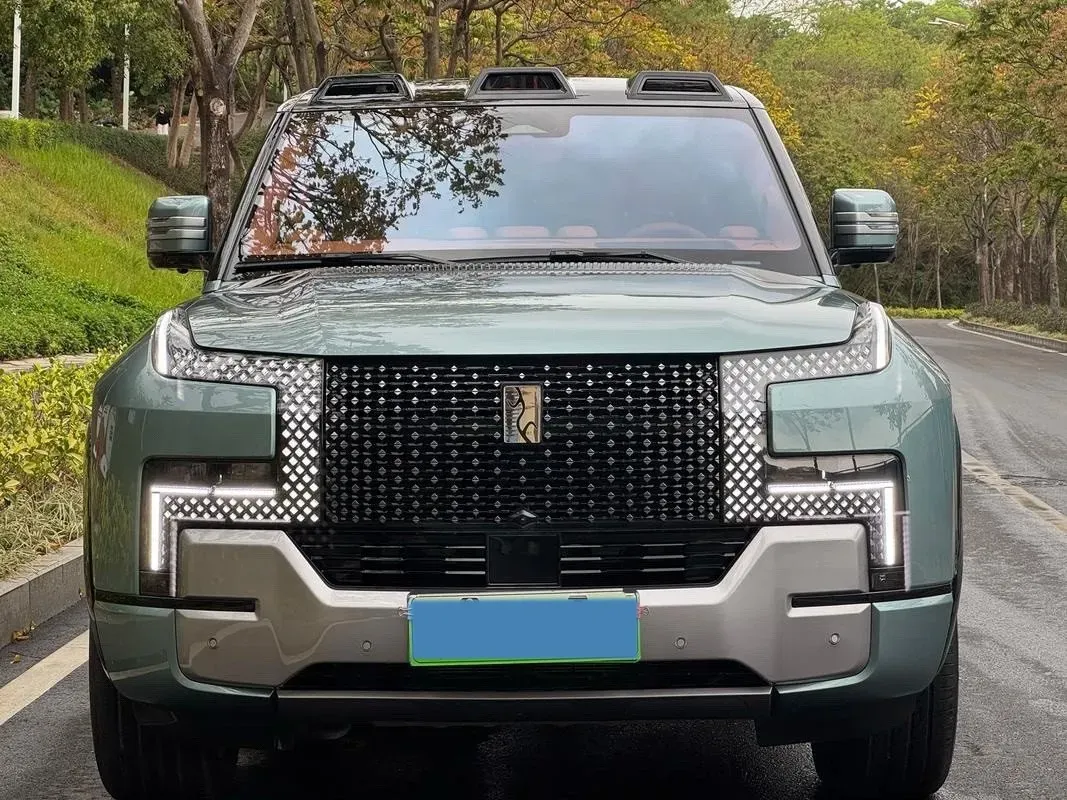2023 YangWang U8 2.0T 272HP L4 REEV 49.05KWH,autocango,china used car exporter,china ev exporter,chinese used car exporter,chinese used ev exporter