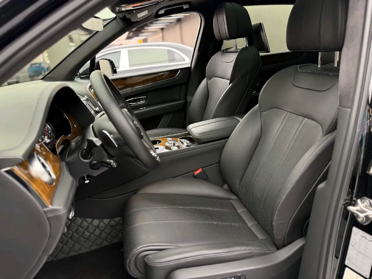 2017 Bentley Bentayga 6.0T 608HP W12 8AT,autocango,china used car exporter,china ev exporter,chinese used car exporter,chinese used ev exporter