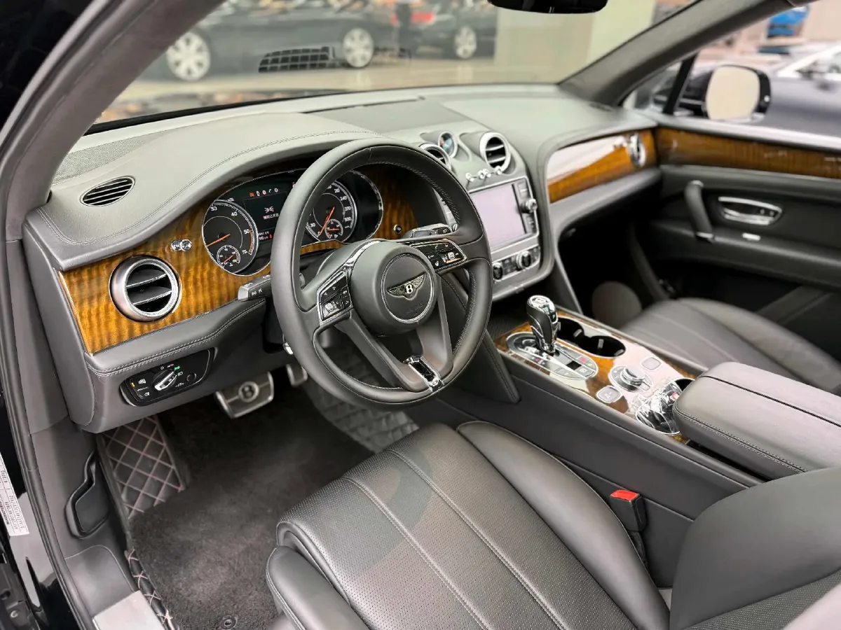 2017 Bentley Bentayga 6.0T 608HP W12 8AT,autocango,china used car exporter,china ev exporter,chinese used car exporter,chinese used ev exporter
