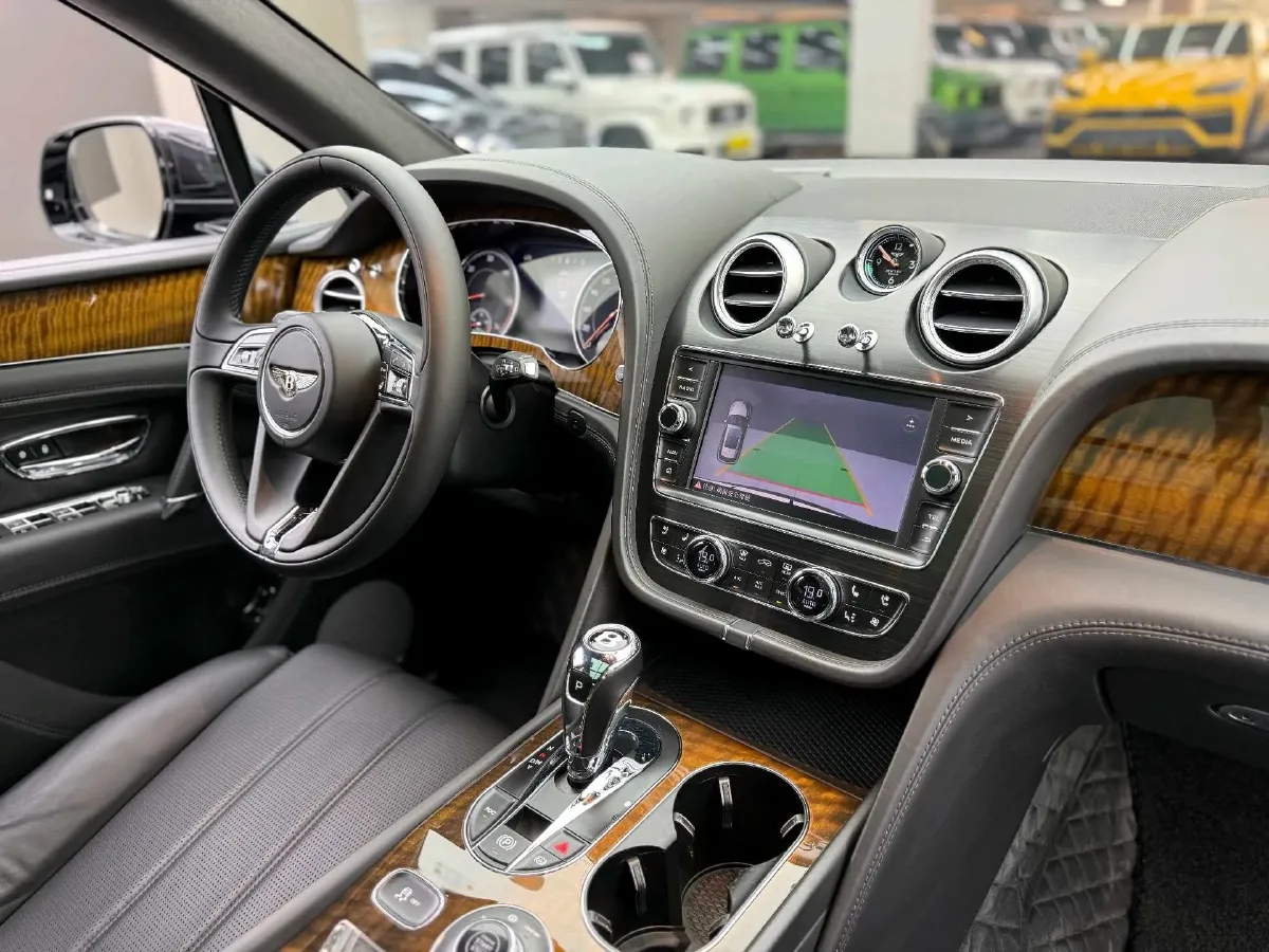 2017 Bentley Bentayga 6.0T 608HP W12 8AT,autocango,china used car exporter,china ev exporter,chinese used car exporter,chinese used ev exporter