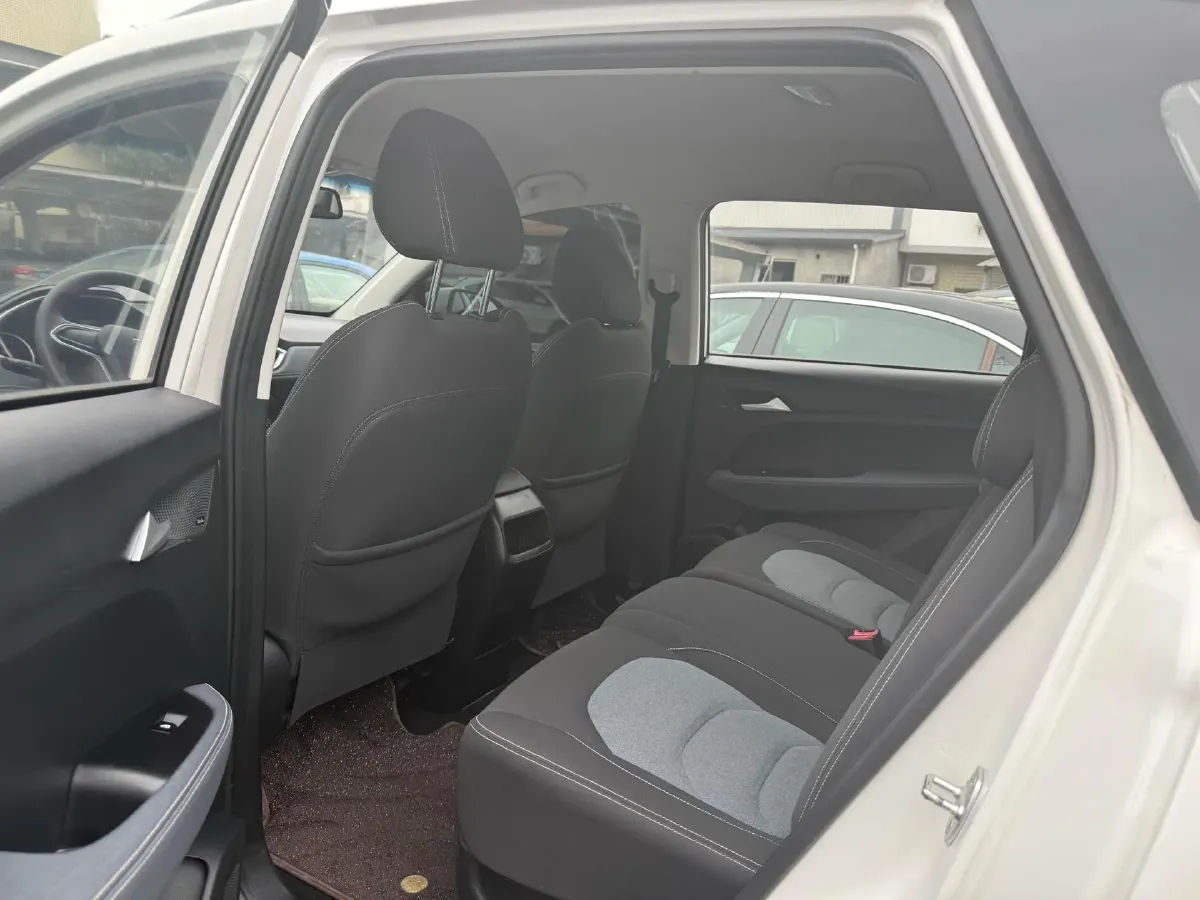 2019 BaoJun 530 1.5T 150HP L4 6MT,autocango,china used car exporter,china ev exporter,chinese used car exporter,chinese used ev exporter