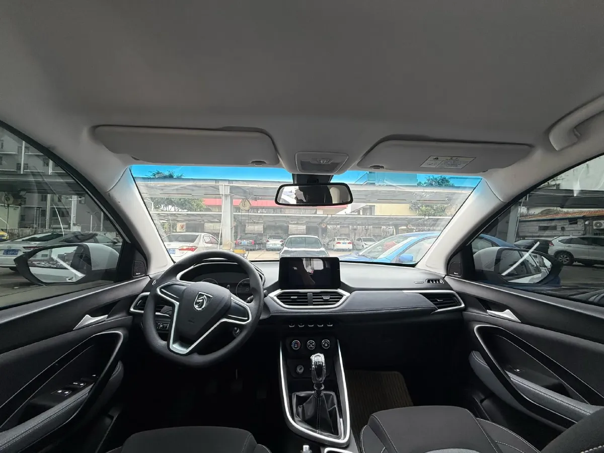 2019 BaoJun 530 1.5T 150HP L4 6MT,autocango,china used car exporter,china ev exporter,chinese used car exporter,chinese used ev exporter
