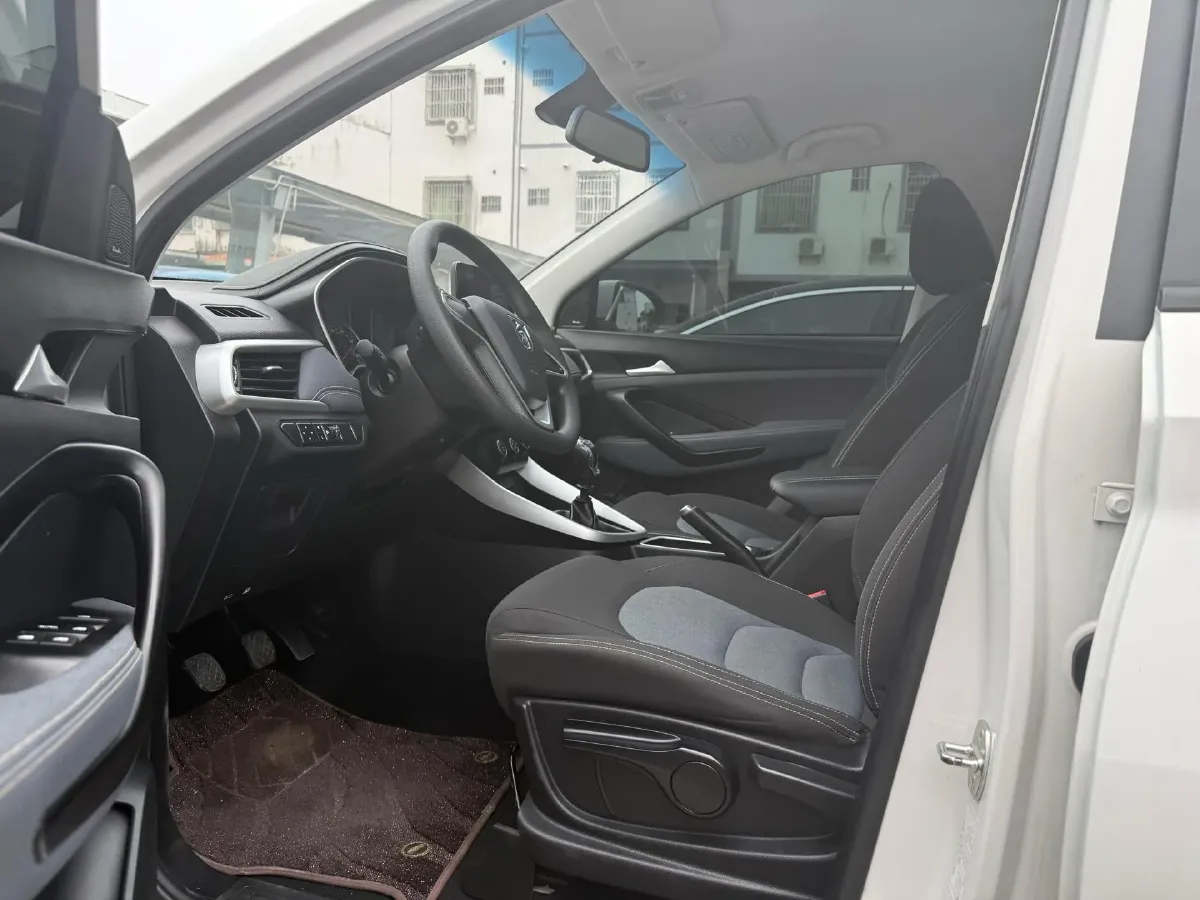 2019 BaoJun 530 1.5T 150HP L4 6MT,autocango,china used car exporter,china ev exporter,chinese used car exporter,chinese used ev exporter