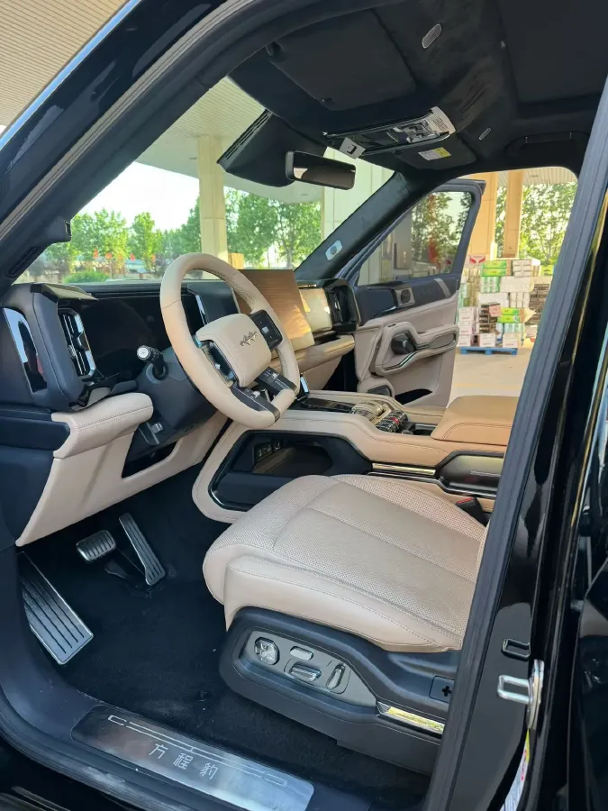 2025 FangChengBao Bao 8 2.0T 245HP L4 E-CVT PHEV,autocango,china used car exporter,china ev exporter,chinese used car exporter,chinese used ev exporter