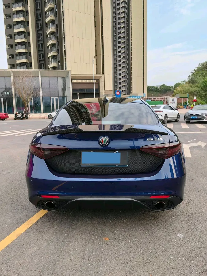 2020 Alfa Romeo Giulia 2.0T 280HP L4 8AT,autocango,china used car exporter,china ev exporter,chinese used car exporter,chinese used ev exporter
