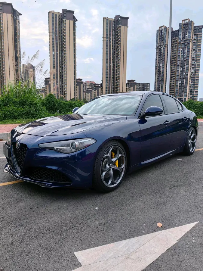 2020 Alfa Romeo Giulia 2.0T 280HP L4 8AT,autocango,china used car exporter,china ev exporter,chinese used car exporter,chinese used ev exporter