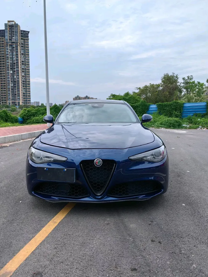 2020 Alfa Romeo Giulia 2.0T 280HP L4 8AT,autocango,china used car exporter,china ev exporter,chinese used car exporter,chinese used ev exporter