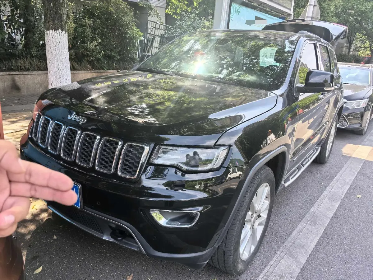 2016 Jeep Grand Cherokee 3.0L 234HP V6 8AT,autocango,china used car exporter,china ev exporter,chinese used car exporter,chinese used ev exporter