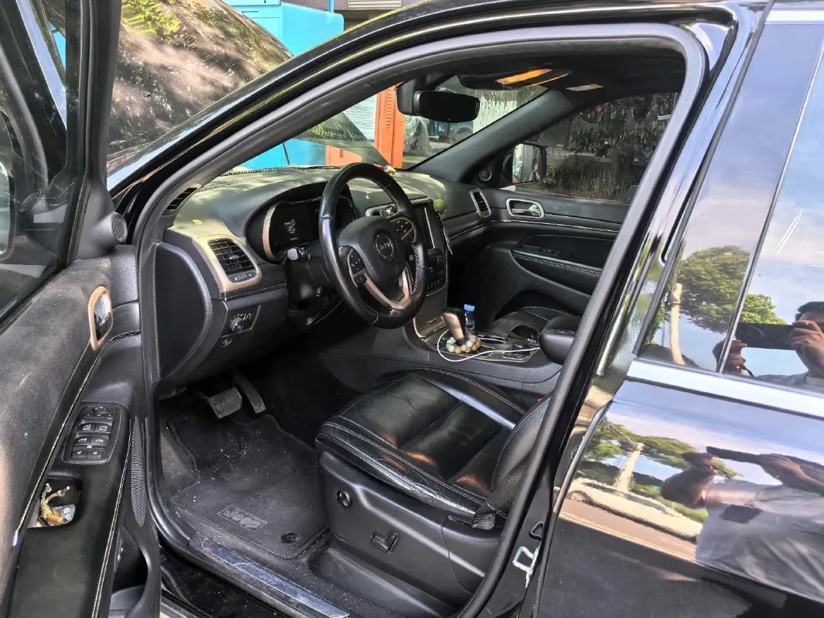 2016 Jeep Grand Cherokee 3.0L 234HP V6 8AT,autocango,china used car exporter,china ev exporter,chinese used car exporter,chinese used ev exporter