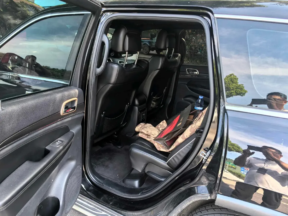 2016 Jeep Grand Cherokee 3.0L 234HP V6 8AT,autocango,china used car exporter,china ev exporter,chinese used car exporter,chinese used ev exporter