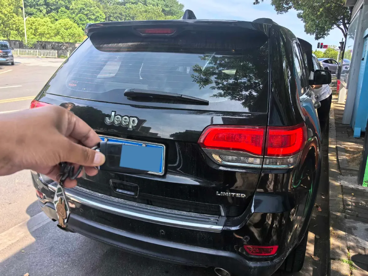 2016 Jeep Grand Cherokee 3.0L 234HP V6 8AT,autocango,china used car exporter,china ev exporter,chinese used car exporter,chinese used ev exporter