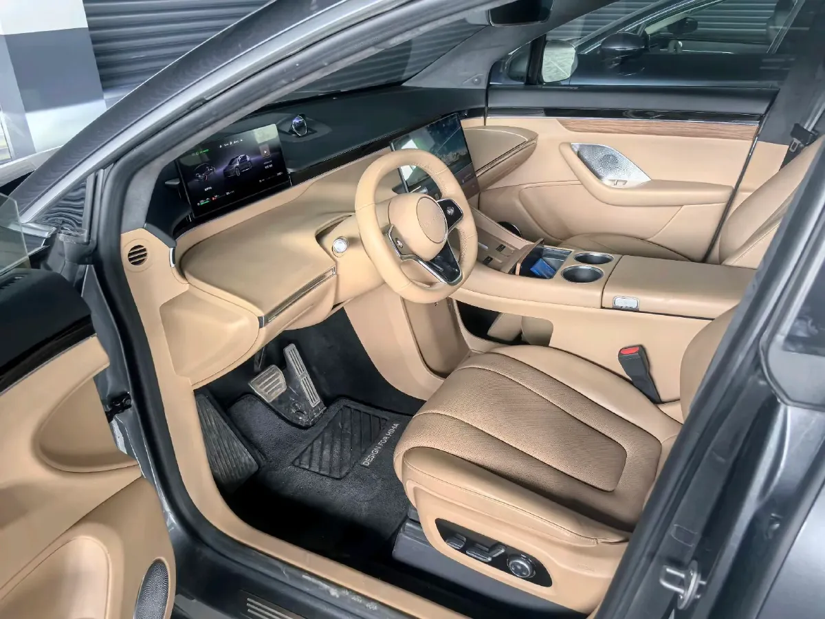 2025 Luxeed R7 REEV 156HP REEV,autocango,china used car exporter,china ev exporter,chinese used car exporter,chinese used ev exporter